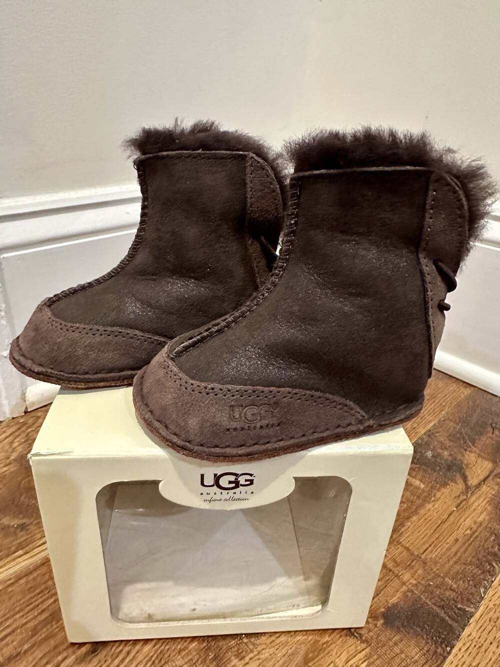 UGG Boo Baby Booties Chocolate Brown Shearling Infant Small 0-6M w/ Box